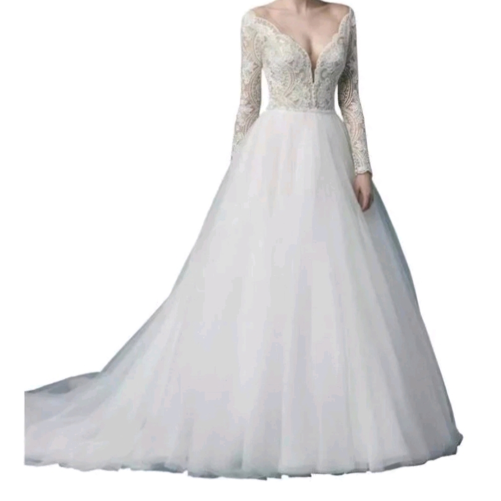 Elegant White Lace Long Sleeve Gown
